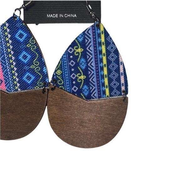 NWT Wooden Fabric Covered Boho Aztec Dangle Earrings Blue Pink - Picture 3 of 5